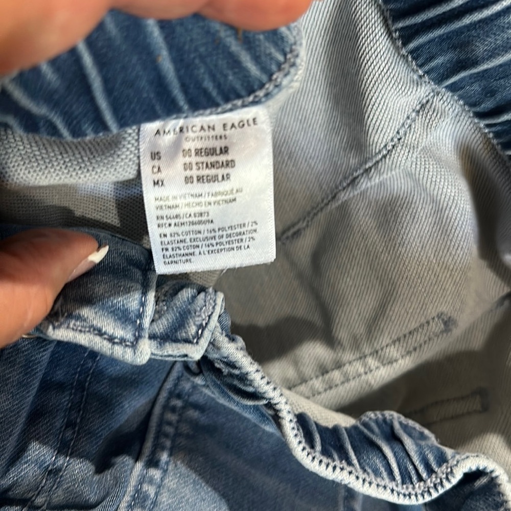AMERICAN EAGLE PERFECT CONDITION JEAN